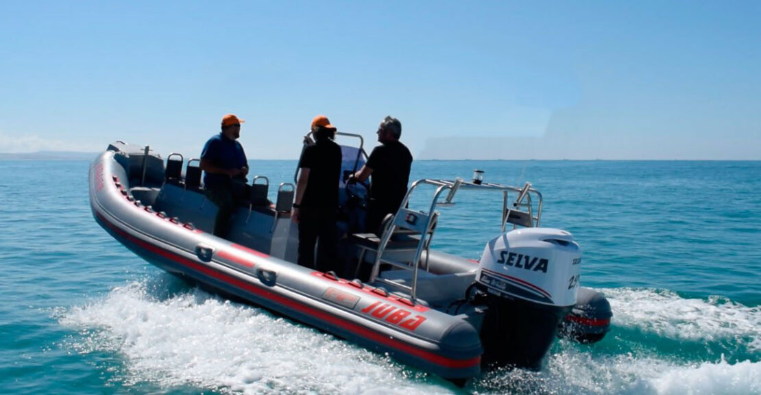 Embarcación semirrígida Cobra 700 Fisher de 7 metros en Hypalon Neopreno para pesca y buceo.