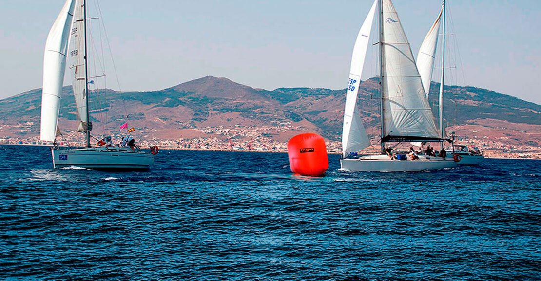 Modelos de boyas hinchables Cobra: Sailing para entrenamiento, cilíndrica de regata y boya reforzada con cinchas.
