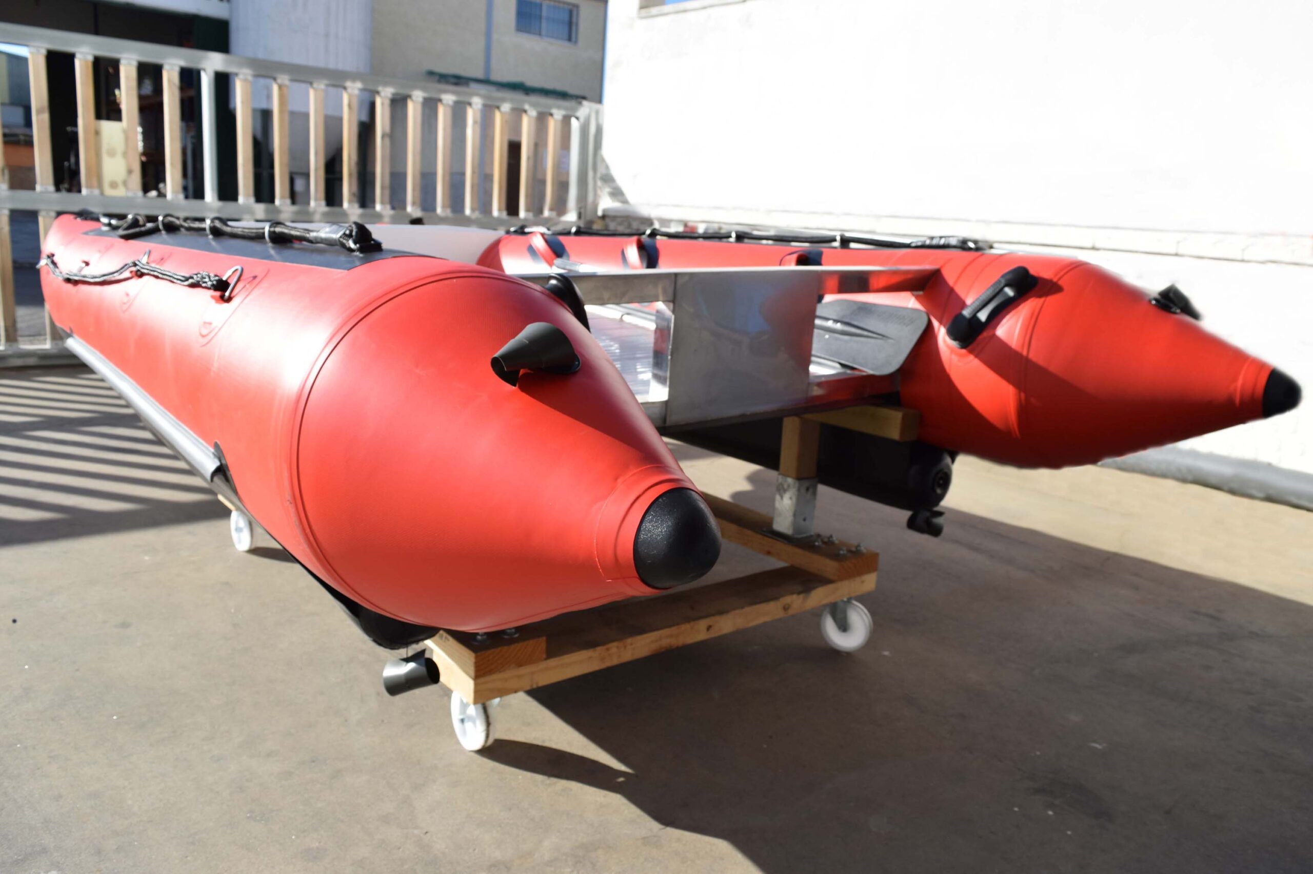 Nuevo Catamarán 390: Definición de versatilidad - disponible en color rojo Nuevo Catamarán 390: Definición de versatilidad - disponible en color rojo