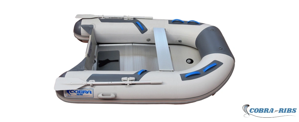 Embarcación neumática compacta Cobra Ribs 249 Dingui con suelo de aluminio desmontable y quilla hinchable.