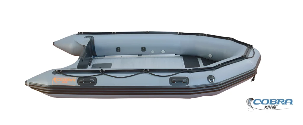 Embarcación neumática Cobra 380 con suelo de aluminio de 5 piezas, quilla hinchable y flotadores de gran diámetro.