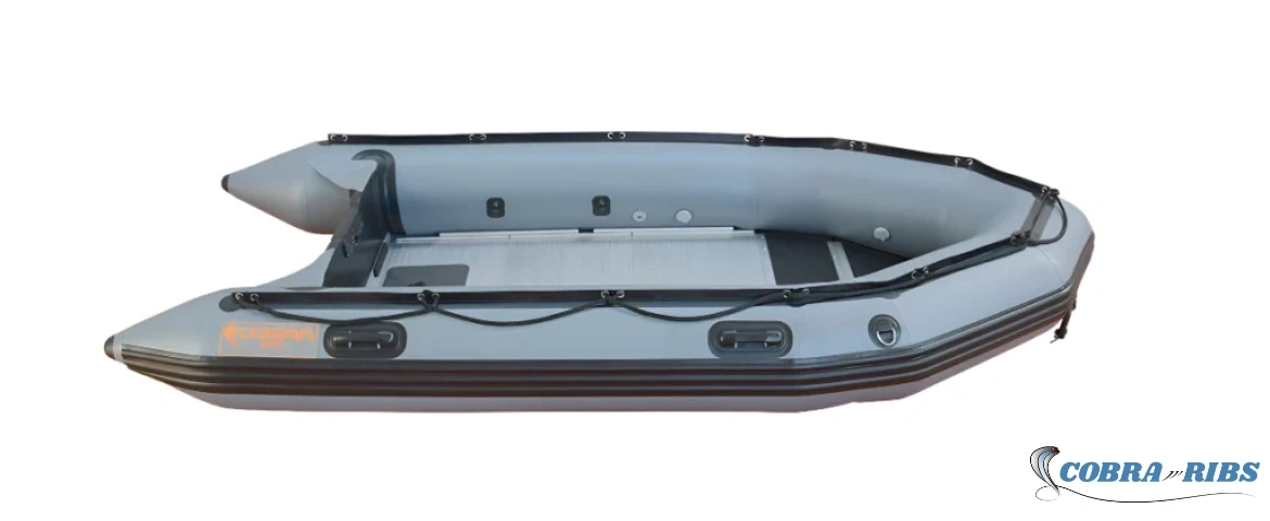 Embarcación neumática Cobra 380 con suelo de aluminio de 5 piezas, quilla hinchable y flotadores de gran diámetro.