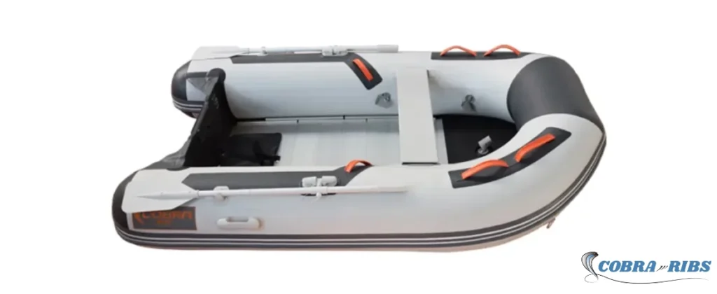Embarcación neumática Cobra 270 Dingui con suelo de aluminio desmontable y quilla hinchable de PVC.