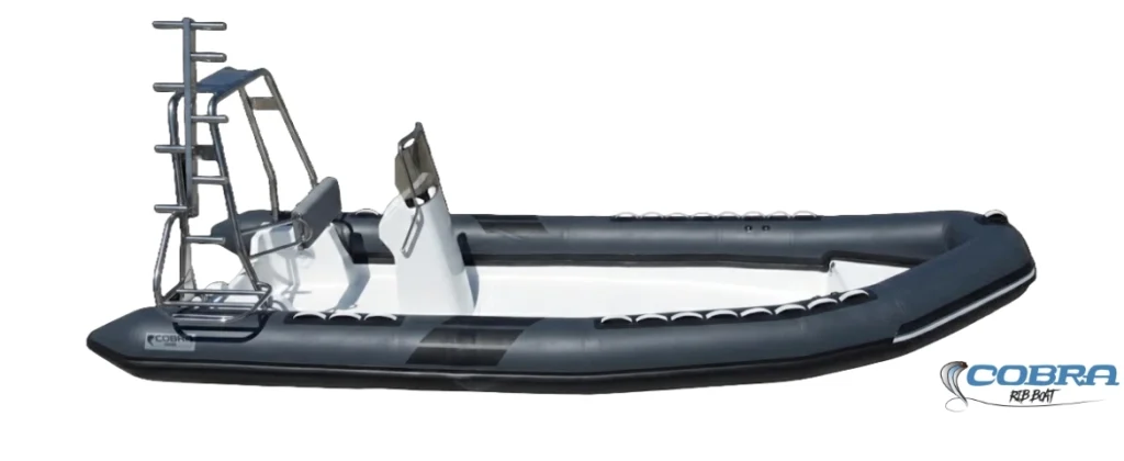 Embarcación semirrígida para buceo Cobra 750 Diving con capacidad para 20 personas y casco en V profunda.