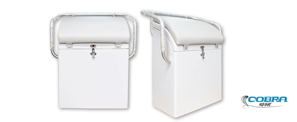 Asiento riñonera C4 para embarcaciones en PRFV blanco con tapicería gris y herrajes INOX.