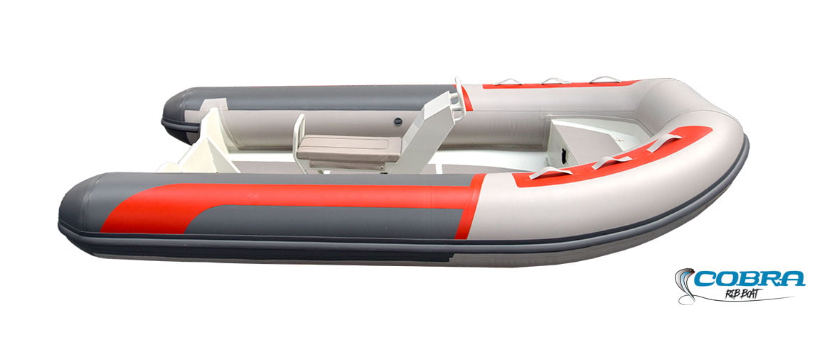 Embarcación semirrígida Cobra 420 ALU con casco doble de aluminio de 3 mm y capacidad para 8 personas.