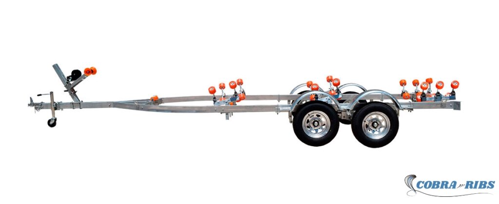 Remolque náutico Modelo F de doble eje para 1.800 Kg de carga y 6,85 metros de longitud.