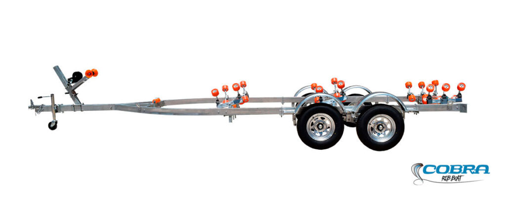 Remolque náutico Modelo F de doble eje para 1.800 Kg de carga y 6,85 metros de longitud.