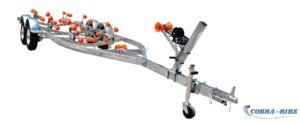 Remolque náutico Modelo H de doble eje con capacidad de 2500 Kg y 7,68 metros de longitud para barcos y semirrígidas.