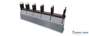 Asiento Jockey de 5 plazas en PRFV gris con tapicería naranja e INOX para embarcaciones de 6 a 12 metros.