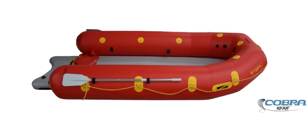 Embarcación neumática de rescate Cobra 400 Trineo con popa abierta y suelo hinchable para salvamento marítimo.