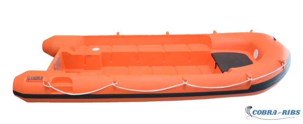 Embarcación semirrígida Cobra 450 de polietileno HDPE color naranja para escuelas de vela.