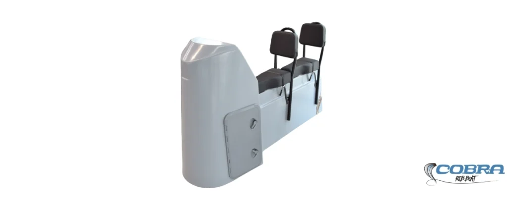 Asiento biplaza para embarcaciones con respaldo, estructura ergonómica y tambucho lateral de almacenamiento.