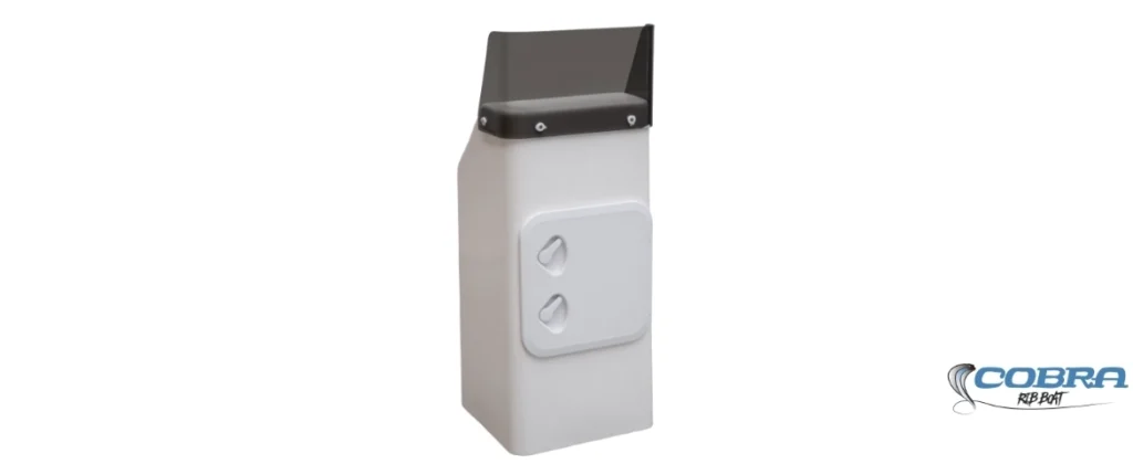 Consola de mando compaacta C3 para embarcaciones de pequeña eslora con tambucho frontal integrado.