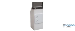 Consola de mando compaacta C3 para embarcaciones de pequeña eslora con tambucho frontal integrado.
