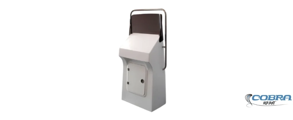 Consola de mando C4 para semirrígidas de 5 a 7 metros con tambucho, parabrisas fumé y herrajes INOX.