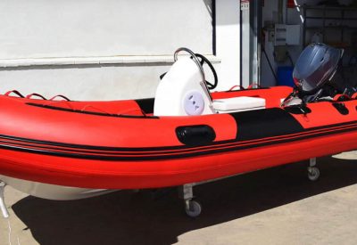 Embarcación semirrígida Cobra 400 Sport de 4 metros en PVC para pesca y recreo familiar.
