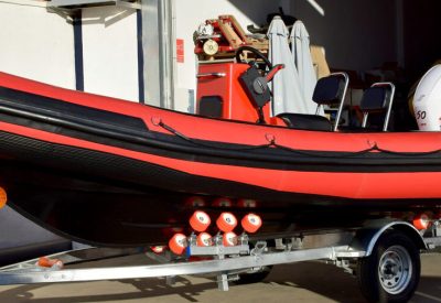 Embarcación Semirrígida Cobra 510T Sailing de Neopreno Hypalon para entrenamiento de vela y apoyo en regatas.