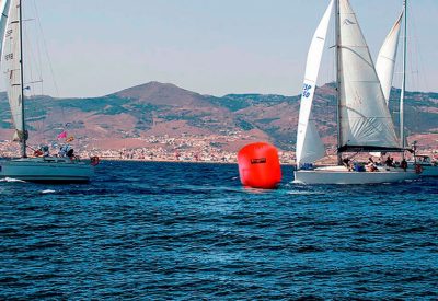 Modelos de boyas hinchables Cobra: Sailing para entrenamiento, cilíndrica de regata y boya reforzada con cinchas.
