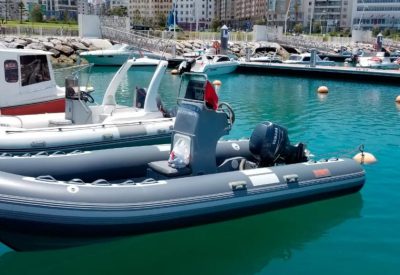 Gama de lanchas semirrígidas Cobra de 5 metros para pesca, recreo y apoyo a la navegación a vela.