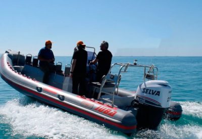 Embarcación semirrígida Cobra 700 Fisher de 7 metros en Hypalon Neopreno para pesca y buceo.